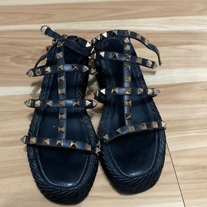 Rockstud low wedge Valentino black sandals size 38